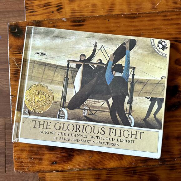 Vintage 1983 The Glorious Flight Across The Channel With Louis Blériot Book - Picture 1 of 11